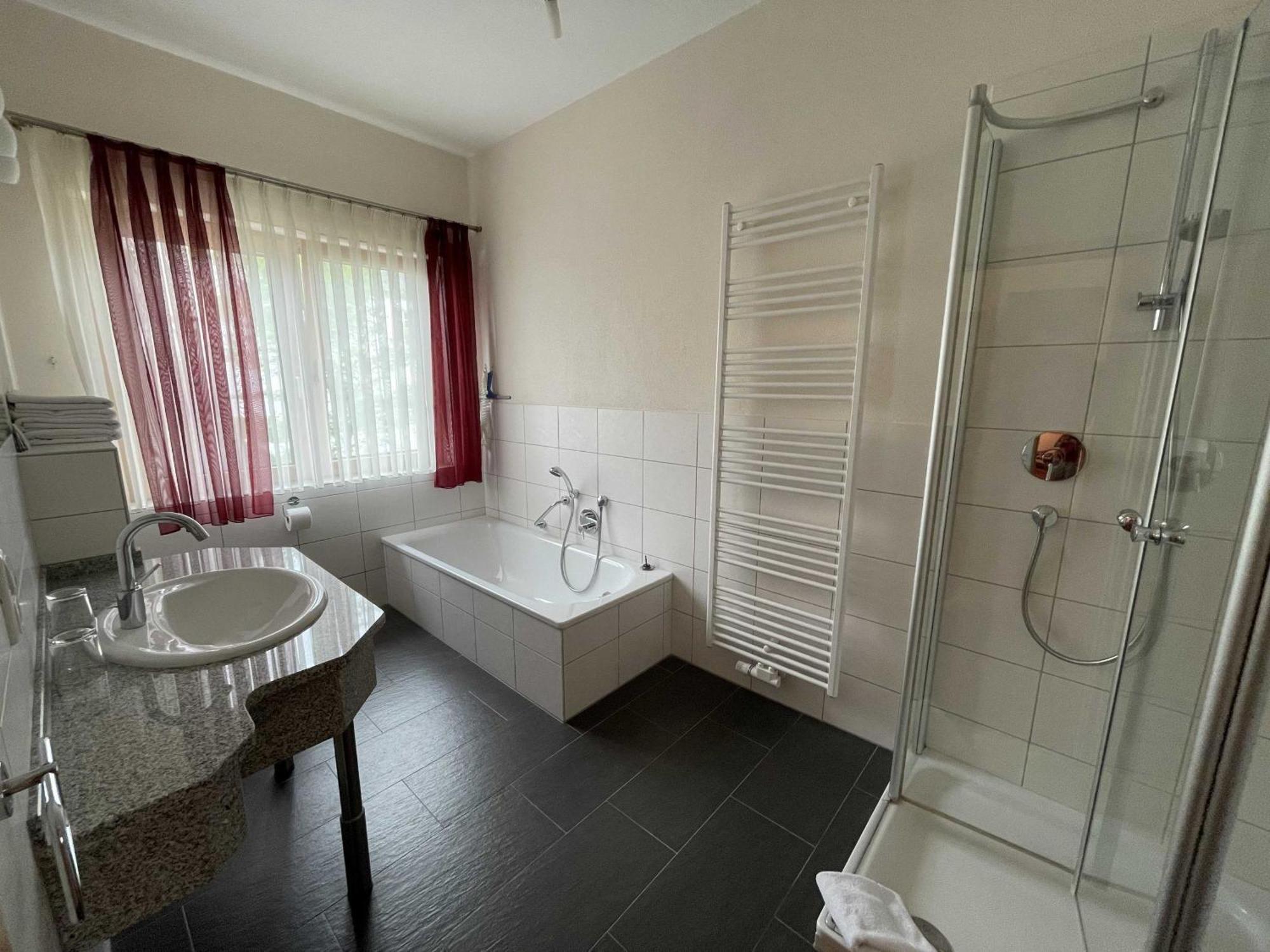 Hotel Zur Mosel Minheim 외부 사진